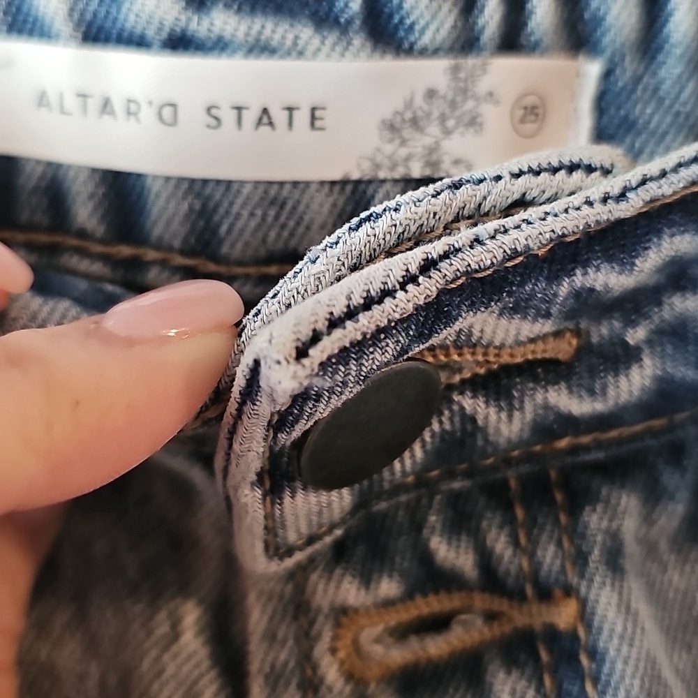 Altar'd State Sterling Distressed Button Fly Denim Shorts Sz 25 New WS1 - Picture 10 of 11